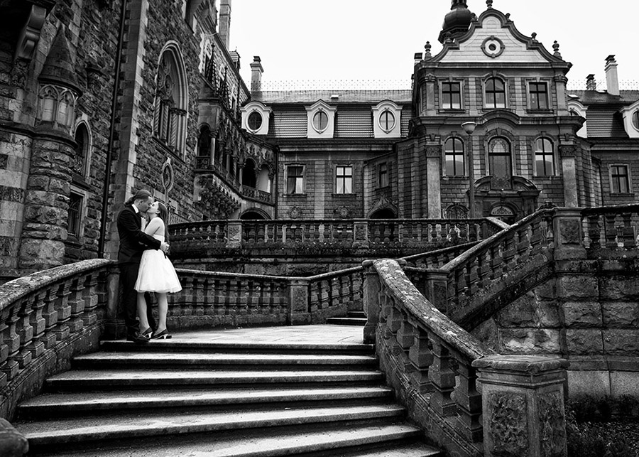 Olga and Krzysztof's outdoor wedding photo session The Moszna Castle